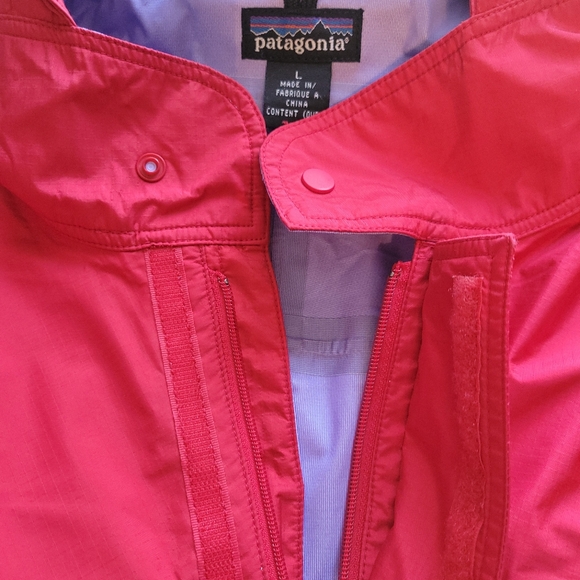 Patagonia Red Hooded Rain Shell Jacket Size L Lightweight Windbreaker - Picture 10 of 11